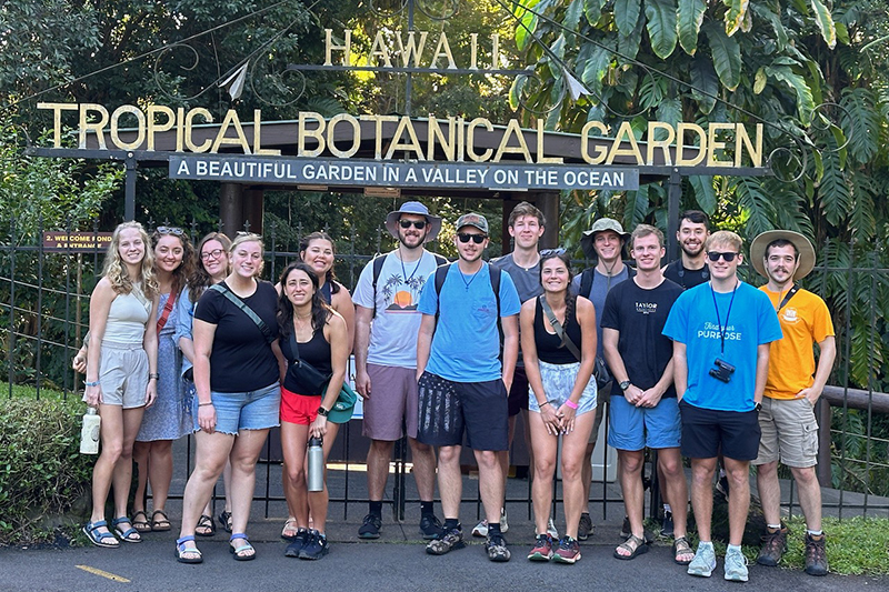 Students Explore Tropical Biology and Culture in Hawaii Thumbnail