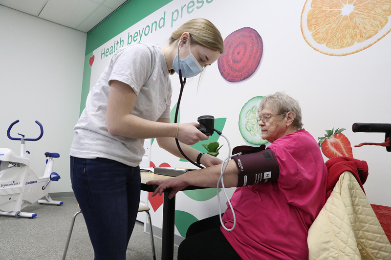 student takes a patient's blood pressure