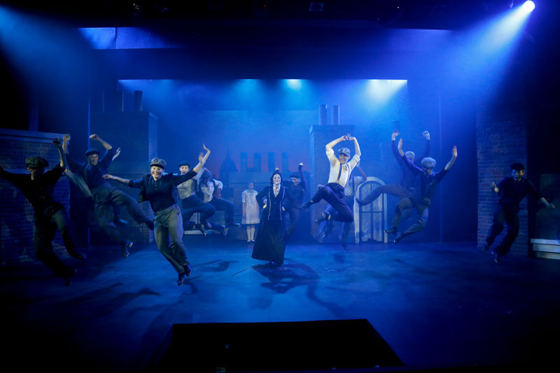 Chimney sweeps jumping in Mary Poppins