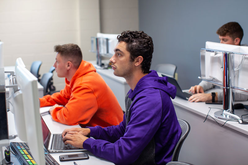 Students using computers in the finance lab
