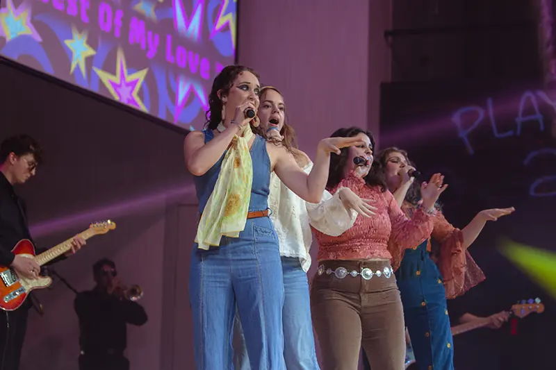 foru girls singing on stage