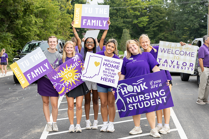 Students with welcome signs at Taylor